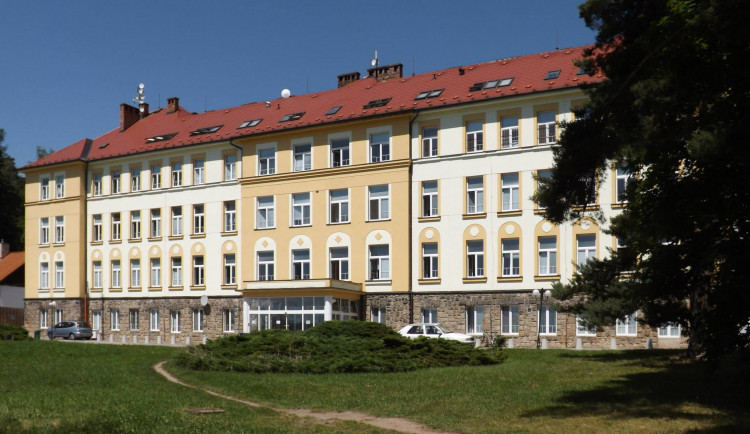 Městská nemocnice Dvůr Králové nad Labem otevřela nové očkovací centrum