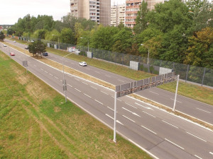 Hradubickou obklopí protihluková stěna. Denně tudy projede přes 30 tisíc řidičů