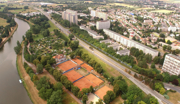 Hradubickou obklopí protihluková stěna. Denně tudy projede přes 30 tisíc řidičů
