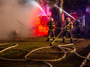 V Jasenné na Náchodsku hořel dům. Škoda je 400 tisíc korun