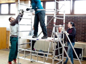 Gymnastický spolek z Hradce nemá kde cvičit, staví si proto vlastní tělocvičnu. Na rekonstrukci uspořádal sbírku