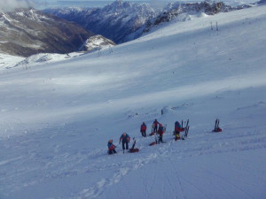 Ženě zasypané v lavině v Krkonoších ostatní lyžaři nepomohli. Nepočkali ani na záchranáře
