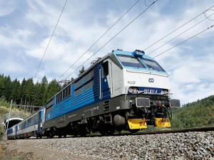 Cestující v Královéhradeckém kraji potrápí velká vlaková výluka. Omezené budou tři tratě