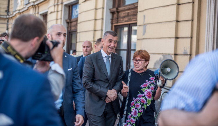 PRŮZKUM: Hnutí ANO ztratilo pozici lídra, volby by vyhrála koalice Pirátů a Starostů