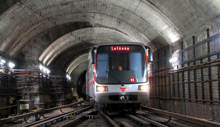 Mezi stanicemi Pražského povstání a Muzeum nepojede o Velikonocích metro