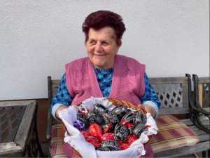 Marie Jakubíčková už téměř 80 let vytváří škrábáním unikátní kraslice
