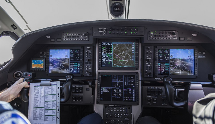 Nepovolený start letadla v Hradci Králové mohl skončit katastrofou, shodují se odborníci. Incident řeší úřady