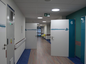 Nové pavilony nemocnice v Náchodě mají v provozu první oddělení. Za pár dní se začne operovat