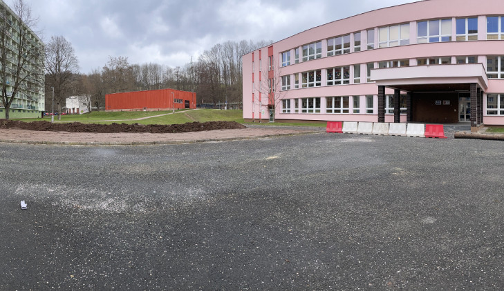 Trutnov rozšíří provizorní parkoviště na Zelené Louce. Sloužit bude pro místní 