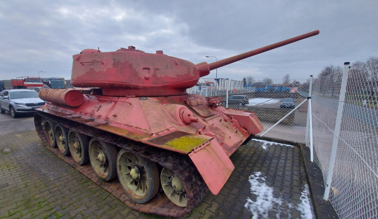 V rámci zbraňové amnestie byl na policii v Královéhradeckém kraji odevzdán tank