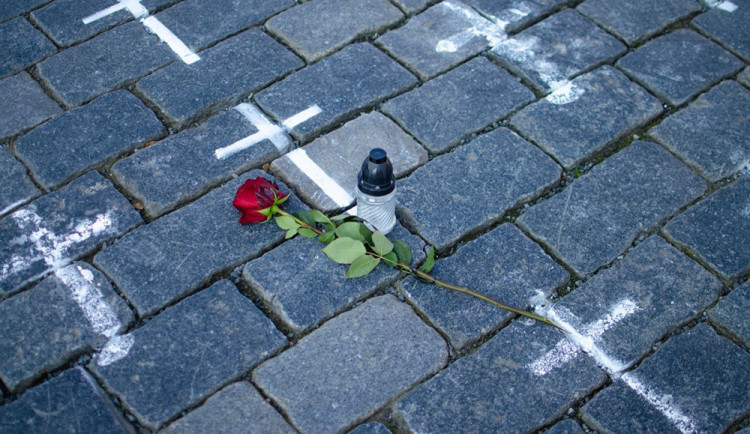 Pietní místo na Staroměstském náměstí zůstane. Postarají se o něj skauti
