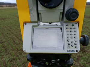 Archeologům při průzkumu budoucích dálnic pomáhají desítky dobrovolníků