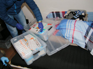 Policie zadržela dealera drog. Kromě pervitinu měl u sebe i střelnou zbraň