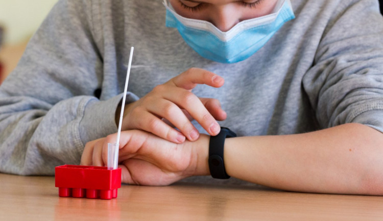 Pondělní testování studentů v kraji odhalilo jen deset pozitivních dětí a jednoho učitele