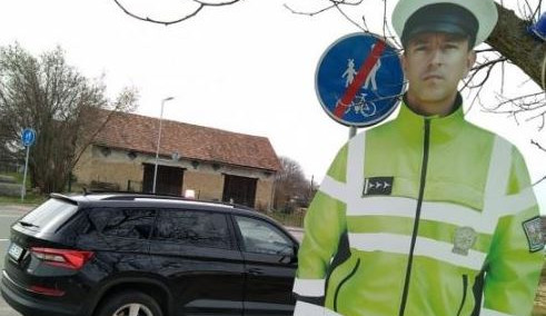 Unesli už druhého policistu, nahlásil muž. Policistu na nožičce