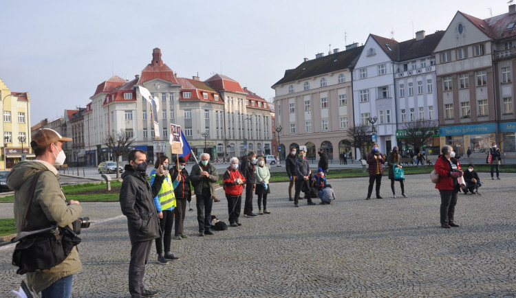 Desítky lidí v Hradci Králové podpořili nezávislost České televize