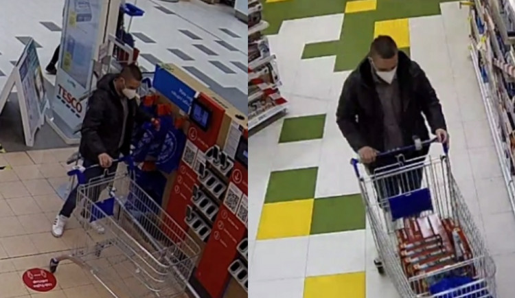 Policisté pátrají po muži, který ukradl lego za 15 tisíc. Neviděli jste ho?