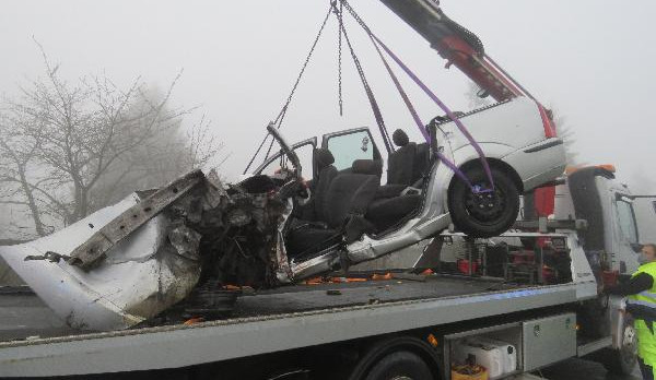 Úterní nehoda na Hradecku má dvě oběti. Dnes zemřelo zraněné dítě