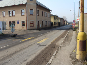 Oprava objízdné trasy v Hořicích se přesunula do další etapy. Kompletně hotovo bude za 14 dní