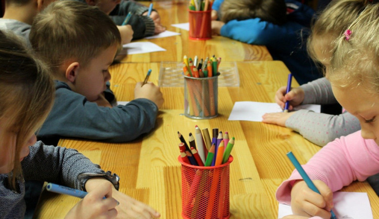 Návrat dětí do školek a škol byl dnes na Královéhradecku bez komplikací