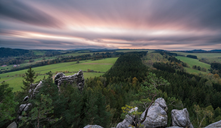 Bez on-line vstupenek na výlet nejezděte. Lístky koupené předem jsou třeba do Adršpachu i Safari Parku