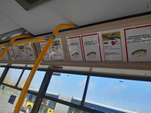 Do hradeckých ulic dnes vyrážejí MHD s láskyplnými vzkazy