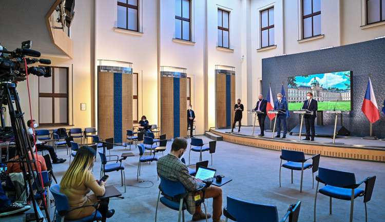 PŘEHLED: Platné novinky v Královéhradeckém kraji. Otevírají se školy, kadeřnictví i muzea