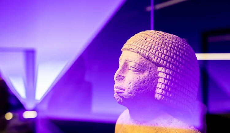 Lidé vykoupili výstavu Sluneční králové. Muzeum zvažuje prodloužení otevírací doby