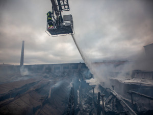Přesně před rokem došlo k jednomu z největších požárů v historii kraje. Hasiči popsali detaily zásahu