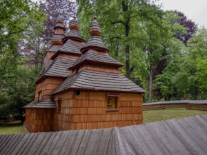 Velké natírání. Kostel sv. Mikuláše v Jiráskových sadech dostane ochrannou vrstvu