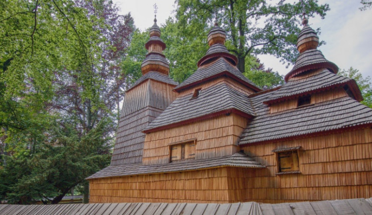 Velké natírání. Kostel sv. Mikuláše v Jiráskových sadech dostane ochrannou vrstvu