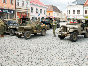 Do Hořic a Velichovek přijel konvoj americké historické techniky