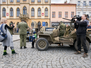 Do Hořic a Velichovek přijel konvoj americké historické techniky