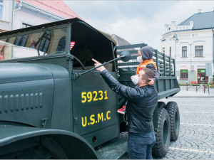 Do Hořic a Velichovek přijel konvoj americké historické techniky