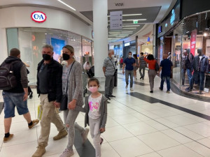 Nákupní horečka se zatím nekonala. Jak dnes vypadala nákupní centra v Hradci Králové?