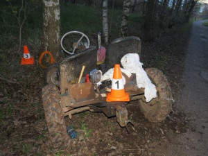 Na Trutnovsku boural podomácku vyrobený traktor, řidiče transportoval vrtulník do nemocnice