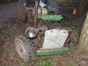 Na Trutnovsku boural podomácku vyrobený traktor, řidiče transportoval vrtulník do nemocnice