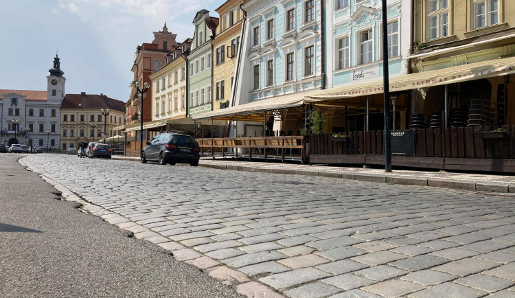 Hradecké restaurace se připravují na otevření zahrádek. Provozovatelé považují testování za nesmysl