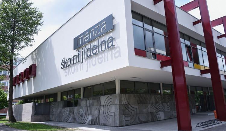 Hradecká menza prošla zateplením, kraj díky tomu ušetří