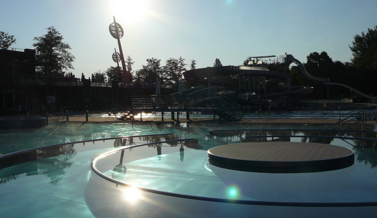 Hradecké koupaliště Flošna chce otevřít příští pondělí. Čeká na přístup vlády