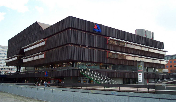 Před 40 lety byl otevřen pražský Dům bytové kultury, který patří ke klenotům brutalistní architektury