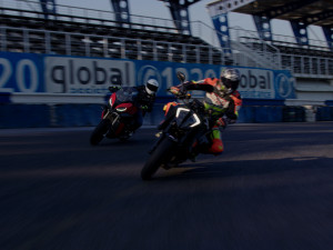 Motocyklisté trénují bezpečnou jízdu na polygonech v České republice