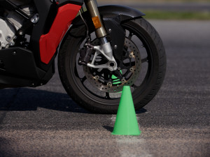 Motocyklisté trénují bezpečnou jízdu na polygonech v České republice