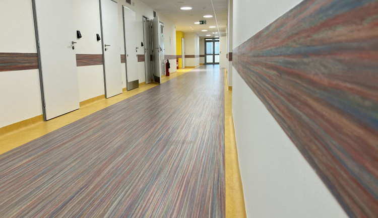 V novém pavilonu náchodské nemocnice zahájila provoz porodnice