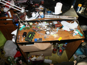 Krajská policie rozbila varnu drog. Dva muži v ní vařili od poloviny roku 2019