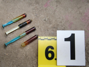 Krajská policie rozbila varnu drog. Dva muži v ní vařili od poloviny roku 2019