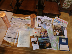 Do nové korouhvičky na střeše staré radnice v Náchodě bylo umístěno časové pouzdro. Obsahuje aktuální dokumenty