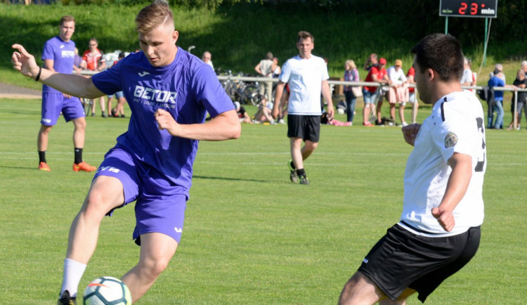 I letos se bude konat tradiční fotbalový zápas mezi Mountfieldem a fotbalisty z Nového Hradce Králové