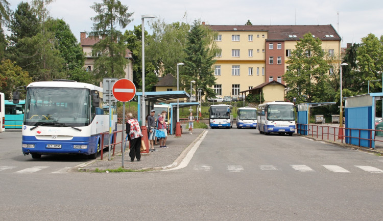 Dvůr Králové odkoupí zbývající nemovitosti na autobusovém nádraží. Poté ho kompletně zrekonstruuje