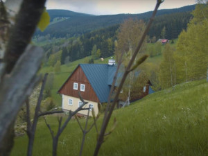 250 let starou chalupu v dezolátním stavu uvedla do původního stavu. Majitelku ocenil i Královéhradecký kraj